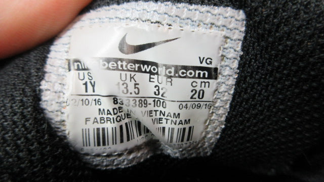 Load image into Gallery viewer, Used Nike Strike Shark Football Cleats - Size Youth 1
