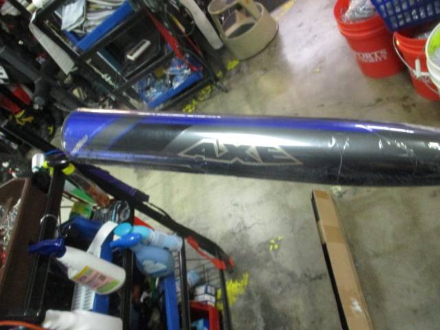 Load image into Gallery viewer, AXE Avenger Pro Composite 30" 20oz Softball Bat
