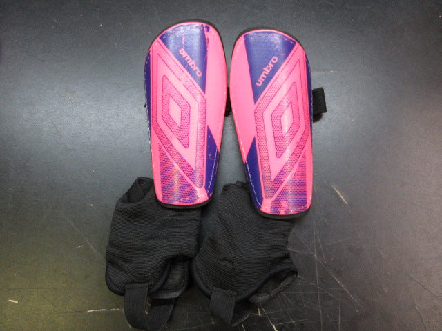 Load image into Gallery viewer, Used Umbro Ceramica Soccer Shin Guards - Youth
