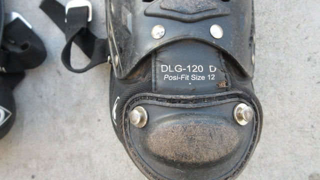 Load image into Gallery viewer, Used Diamond Catchers Shin Guards - Size 12
