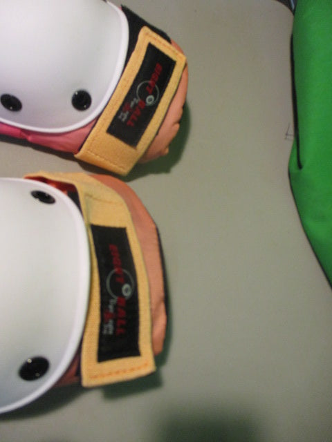 Load image into Gallery viewer, Used Eight Ball Size Youth Skating Knee Pads
