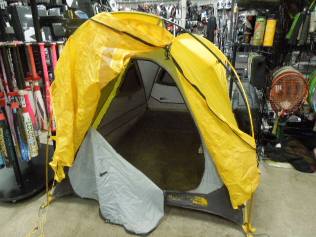 Load image into Gallery viewer, Used The North Face Alpine Guide 2 Quad Season Shelter 5 lb 10 oz

