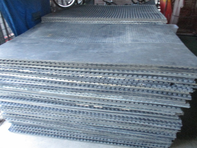 Load image into Gallery viewer, Used 4x6 x 3/4" Rubber Fitness Floor Mat QTY 1
