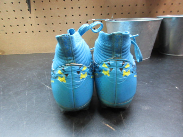 Load image into Gallery viewer, Used DREAM Pairs Soccerl Cleats - Size Youth 12
