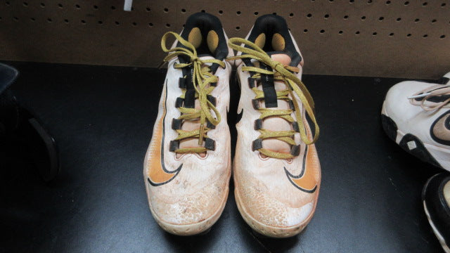 Load image into Gallery viewer, Used Nike Alpha Huarache Elite 4 Low Baseball Cleats - Size 9
