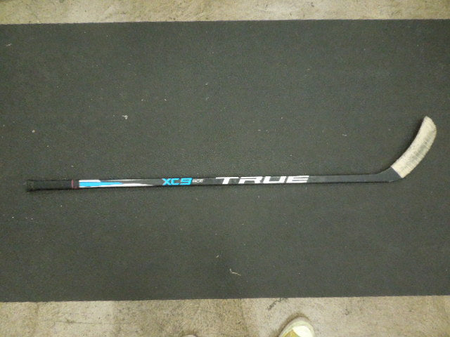Load image into Gallery viewer, Used True XC9 ACF Right Hand Hockey Stick 30 Flex

