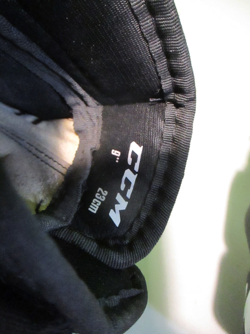 Load image into Gallery viewer, Used CCM LTP Youth 9&quot; Hockey Gloves
