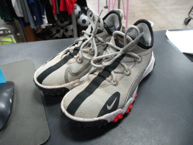Load image into Gallery viewer, Used Nike Turf Shoes Size 2.5
