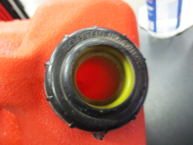 Load image into Gallery viewer, Used Gasoline Can 1 Gallon 6 oz
