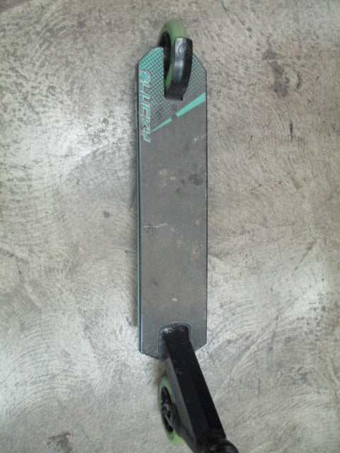 Load image into Gallery viewer, Used Lucky Crew Complete Trick Scooter
