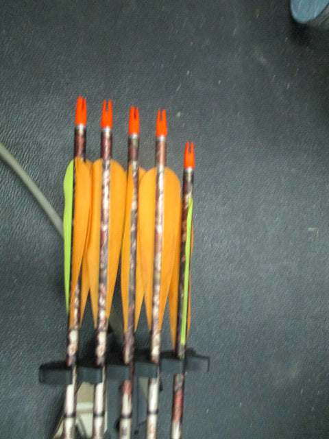 Load image into Gallery viewer, Used Martin Cougar 2000 42&quot; Archery Bow W/ Arrows
