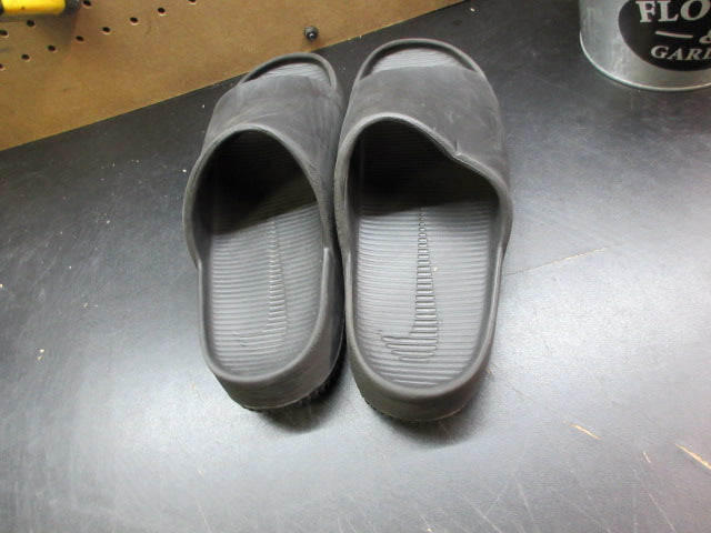 Load image into Gallery viewer, Used Nike Calm Slides
