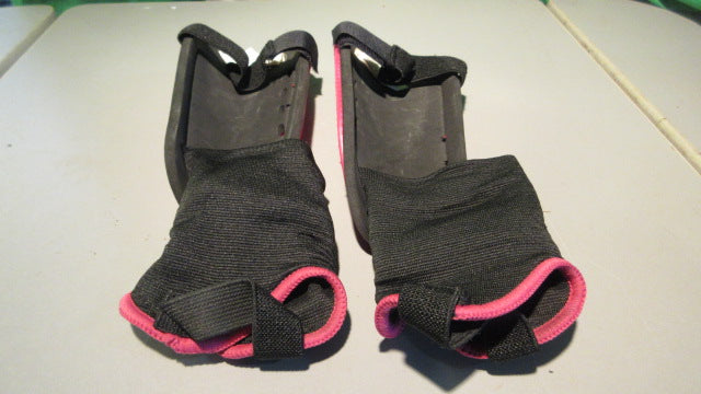 Load image into Gallery viewer, Used DSG Youth Large Soccer Shin Guards

