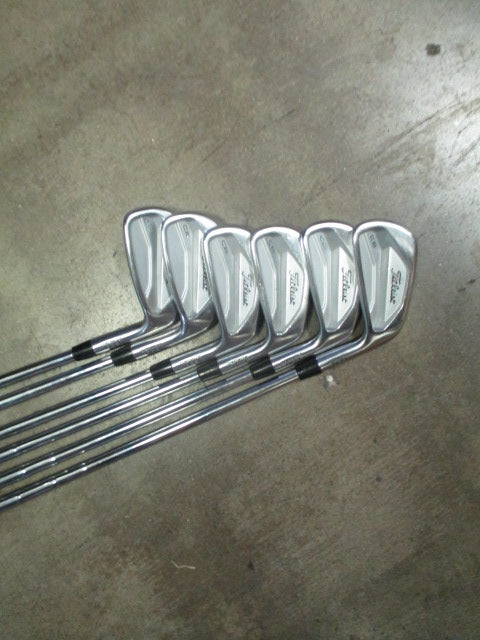 Load image into Gallery viewer, Used Titleist CB 620 Forged 6-Piece Iron Set 4-9 Irons
