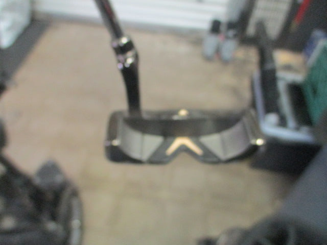 Load image into Gallery viewer, Used Black Velvet 220 RH Putter
