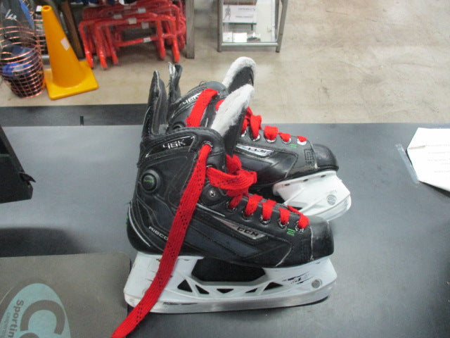 Load image into Gallery viewer, Used CCM RibCore 48K Hockey Skates Size 1
