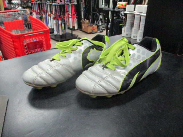 Load image into Gallery viewer, Used Puma Youth Cleats (size 2)
