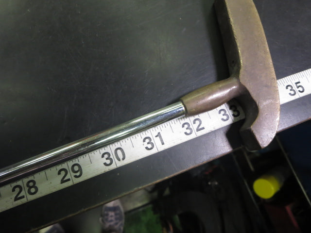 Load image into Gallery viewer, Vintage International Blade style Right Hand Putter 32"
