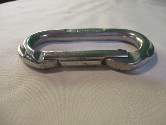 Load image into Gallery viewer, Used Omega USA KN 22 8 6 Carabiner
