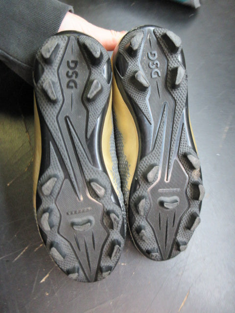 Load image into Gallery viewer, Used DSG Speed Viper Soccer Cleats - Size 1.5
