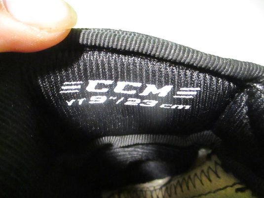 Used CCM T4R Youth 9" Hockey Gloves