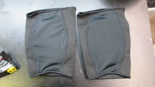 Load image into Gallery viewer, Under Armour Volleyball Knee Pads - Size L/XL

