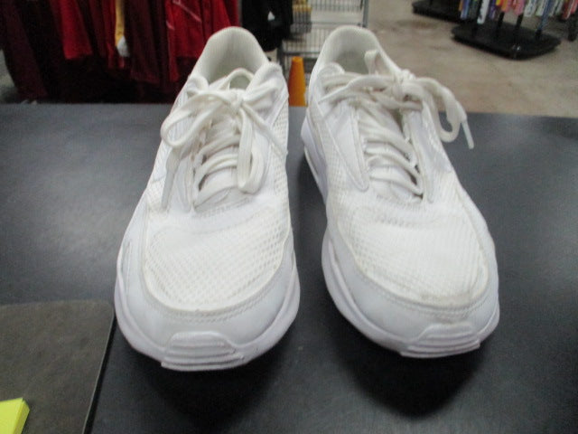 Load image into Gallery viewer, Used Nike Air Max Sneakers Size 6.5
