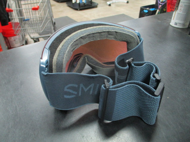 Load image into Gallery viewer, Used Smith SKYLINE XL ChromaPop Snow Goggles with Cloth Bag
