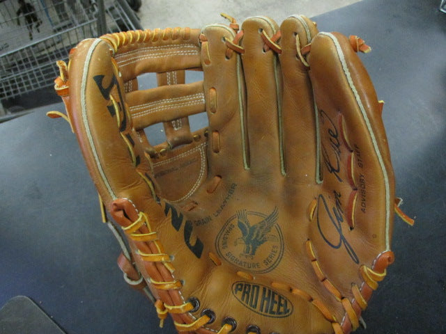 Load image into Gallery viewer, Used Spalding Signature Series Vintage Baseball Glove
