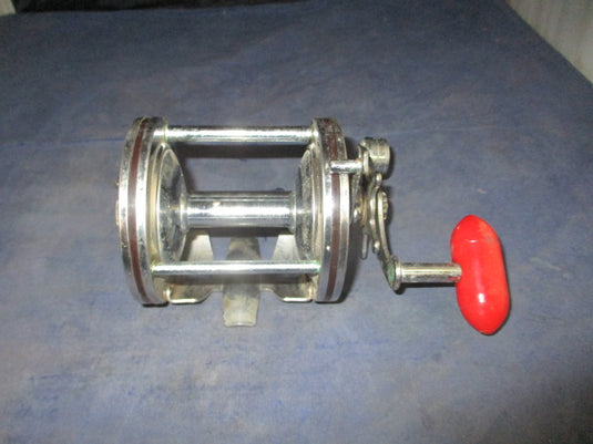 Used Immec 256-D Fishing Reel - has crack