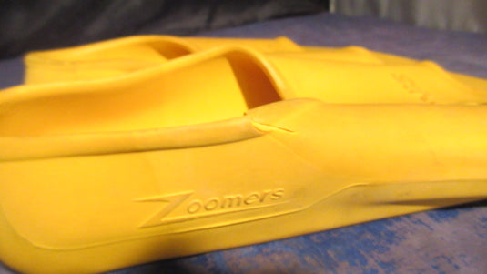 Used Finis Zoomers Swim Fins 10.5-11.5 Mens - Slight Tear Near Ankle