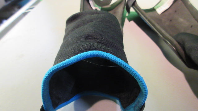 Load image into Gallery viewer, Used Champro Youth Small Soccer Shin Guards
