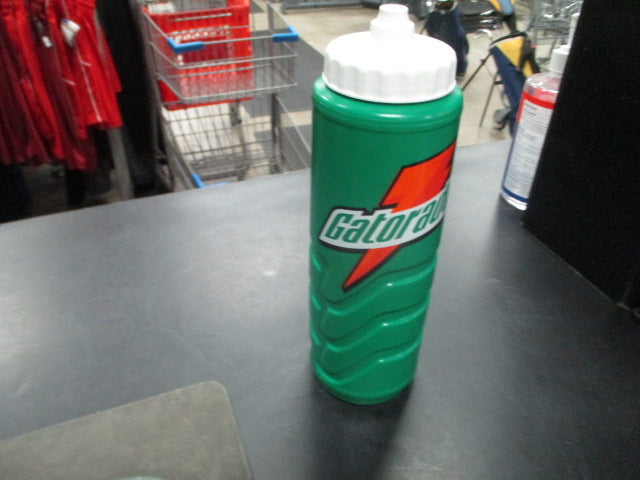 Load image into Gallery viewer, 32 OZ. Gatorade Water Bottle
