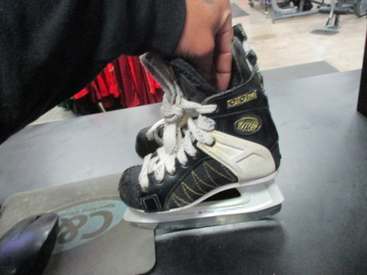 Used CCM 385 Tacks Size Youth 9 Ice Hockey Skates