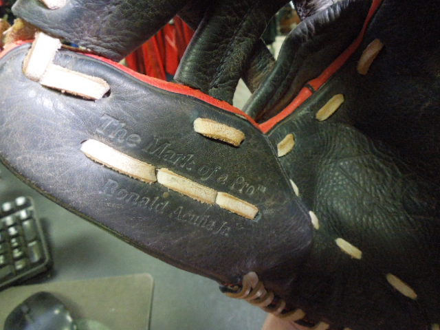Load image into Gallery viewer, Used Rawlings Select Pro Lite SPL115RA 11.5" RHT Infield Glove
