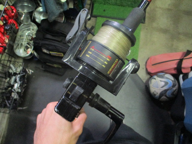 Load image into Gallery viewer, Vintage Zebco Quantum SLS5 on a Zebco Model ZWS80M
