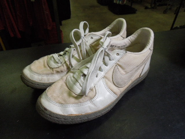 Load image into Gallery viewer, Vintage Nike 1984 Bruin Turf Shoe Size 8.5 Pre Patent Version
