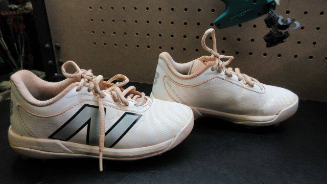 Load image into Gallery viewer, Used New Balance 4040v7 Size 1 Cleats
