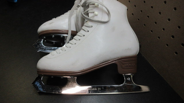 Load image into Gallery viewer, Used Jackson Artiste Figure Skates - Size Youth 3.5
