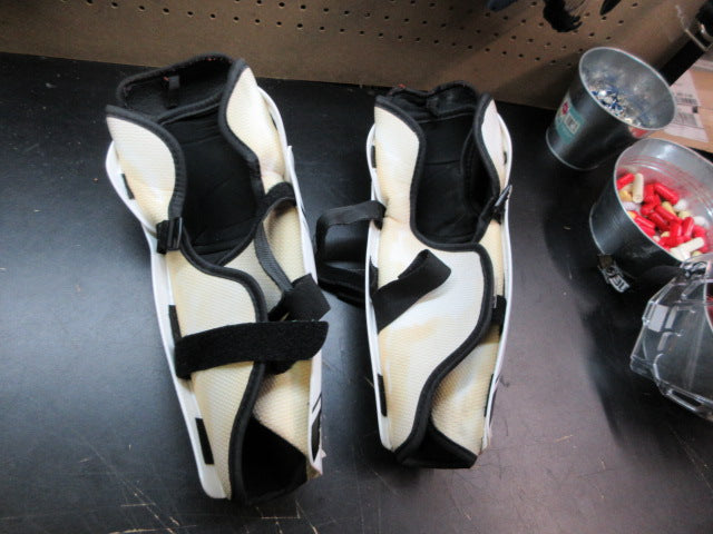 Load image into Gallery viewer, Used CCM LTP Hockey Shin Guards - Youth 13"
