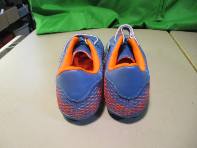 Load image into Gallery viewer, Hawkwell Size 5 Soccer Cleats
