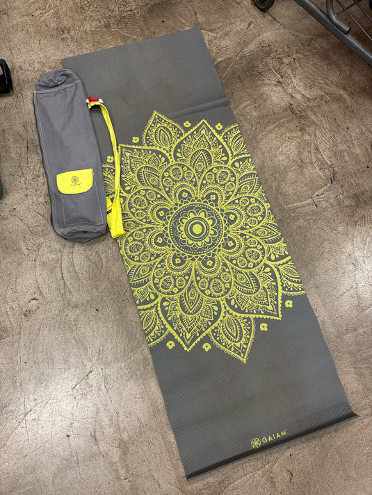 Used Gaiam Yoga Mat w/ Carry Bag