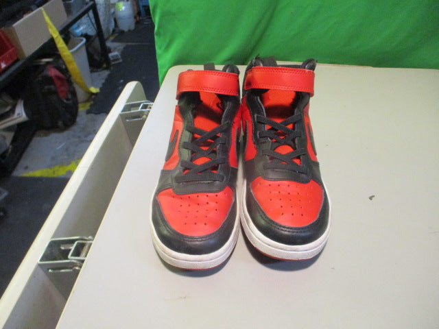 Load image into Gallery viewer, Used Nike Mid Youth 1 Basketball Shoes
