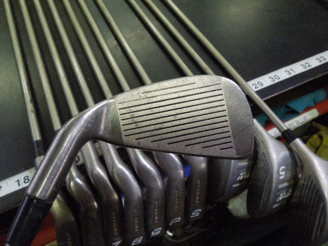 Load image into Gallery viewer, Used Dunlop DPW Oversized Ladies 11pc Club Set 4-9i, S-Pw, 3-5h and Driver
