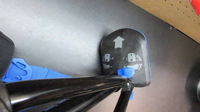 Load image into Gallery viewer, Used IWalkFree Single Crutch
