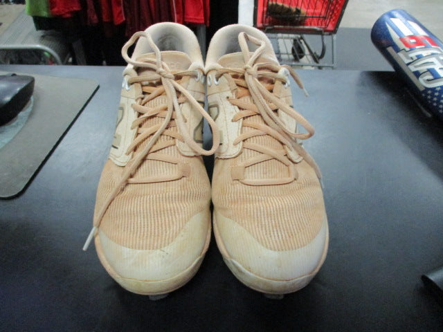 Load image into Gallery viewer, Used New balance Size 7 Metal Cleats
