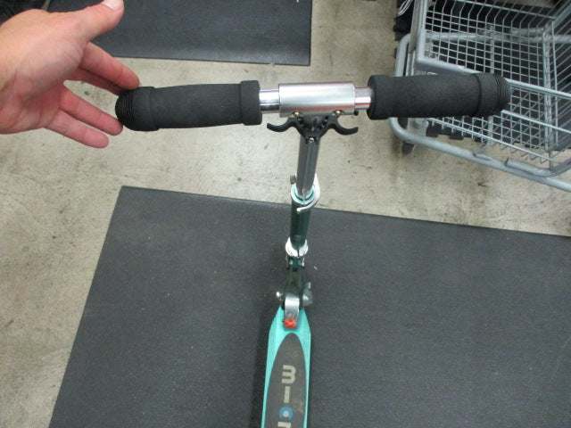 Load image into Gallery viewer, Used Micro Sprite LED ECO Scooter 6+
