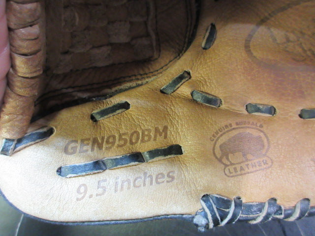 Load image into Gallery viewer, Used Louisville Slugger Genesis 1884 Series 9.5" Glove - RHT
