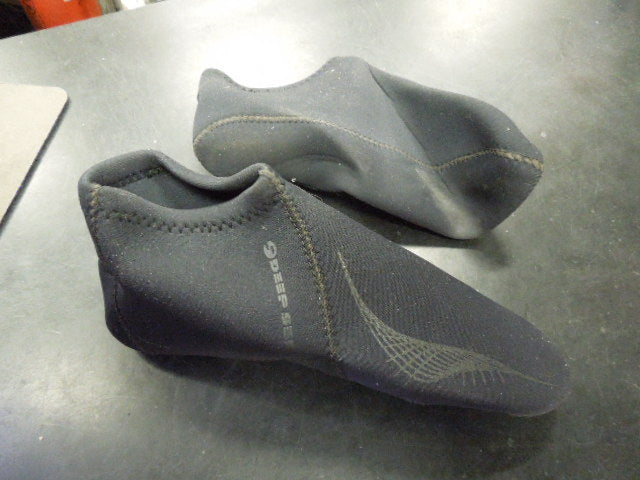 Load image into Gallery viewer, Used Deep See Water Booties Fits Inside Dive Fins Size MD
