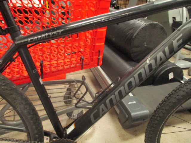 Load image into Gallery viewer, Used Cannondale Catalyst 27.5" 21 Speed Large Mountain Bike
